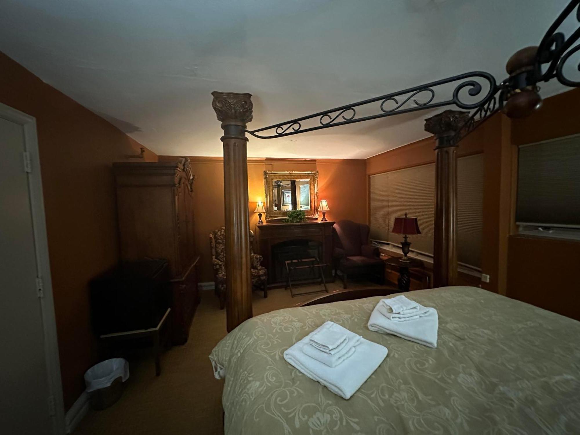 The Oaks B&B Hotel And Spiritual Center Jamestown Exterior photo
