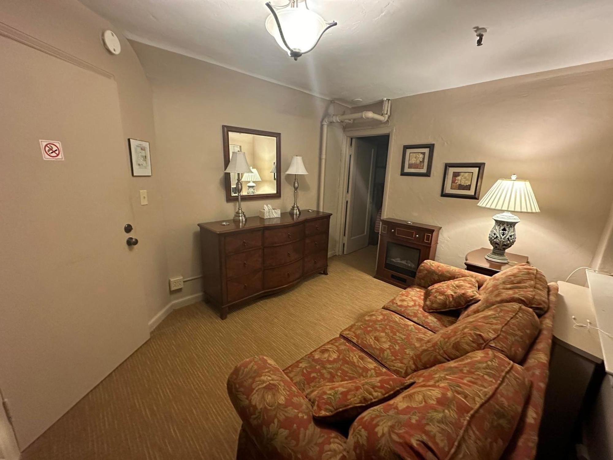 The Oaks B&B Hotel And Spiritual Center Jamestown Exterior photo